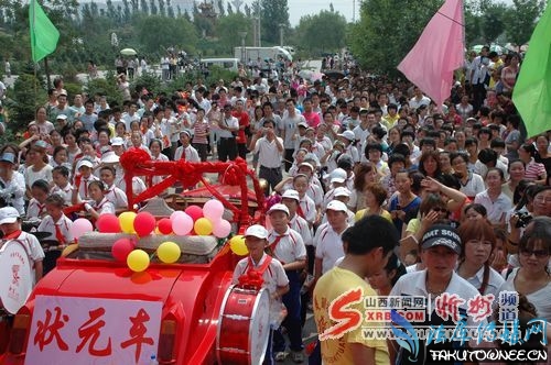 最牛高考文科状元数学也满分，高考状元毕业后都在干什么？